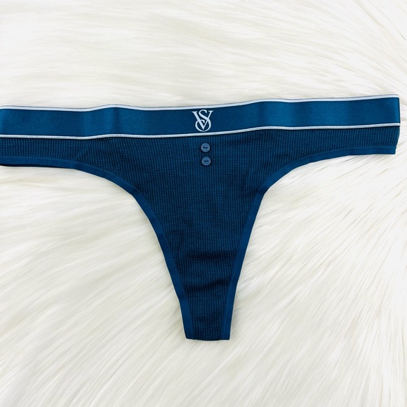 Large Victoria’s Secret Bralette & Thong Set - Picture 6 of 9